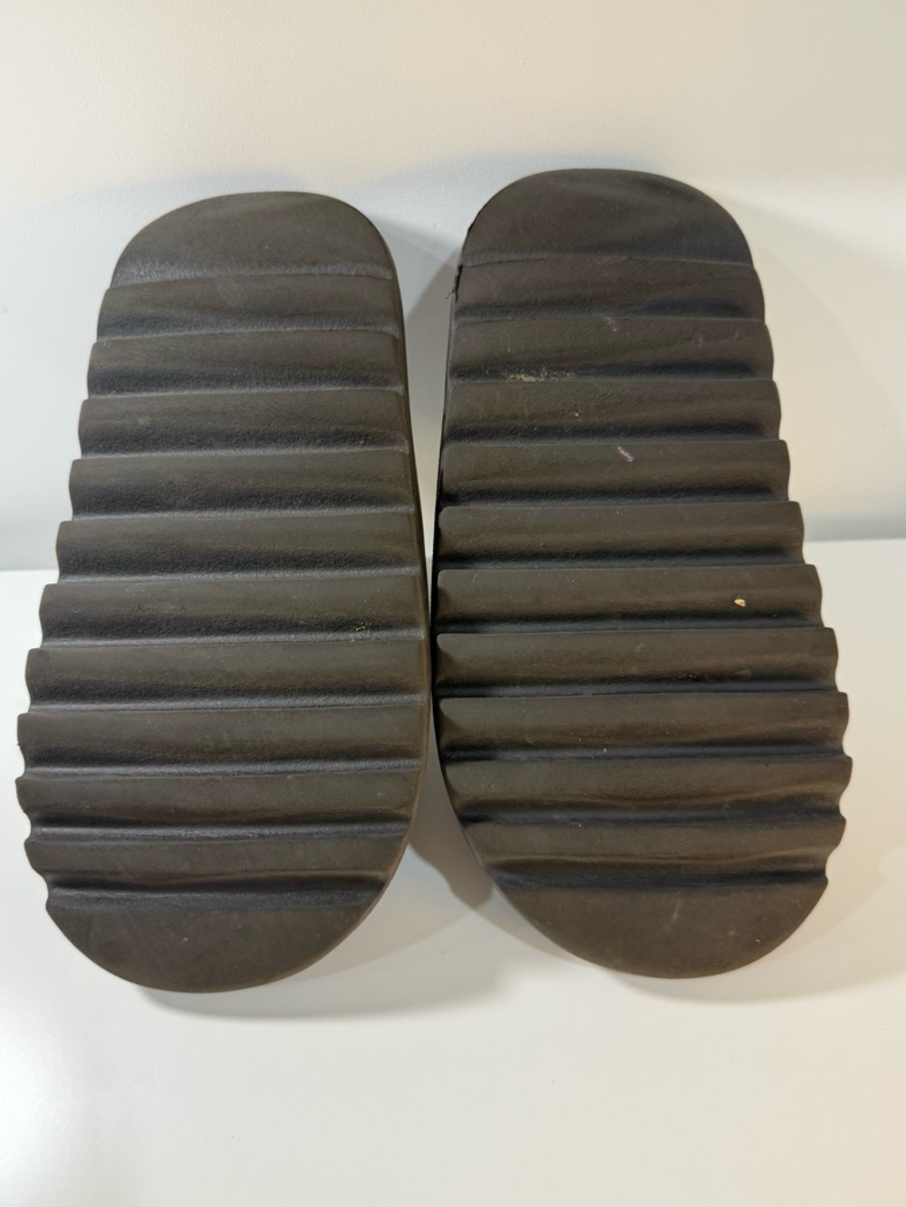 Adidas Yeezy Slide Onyx Women’s Size 5 US - Picture 3 of 16